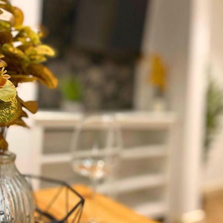 Stunning 1Br - Super Central- Peaceful Area - Lower Ground Apartment 캠브리지 외부 사진